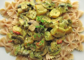 Farfalle z dynią i pieczarkami
