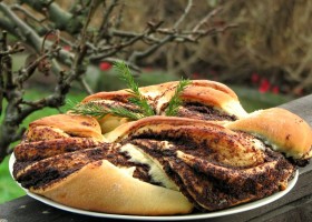 Drożdżowy wieniec makowy