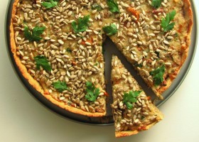 Krucha tarta orkiszowa z kurkami