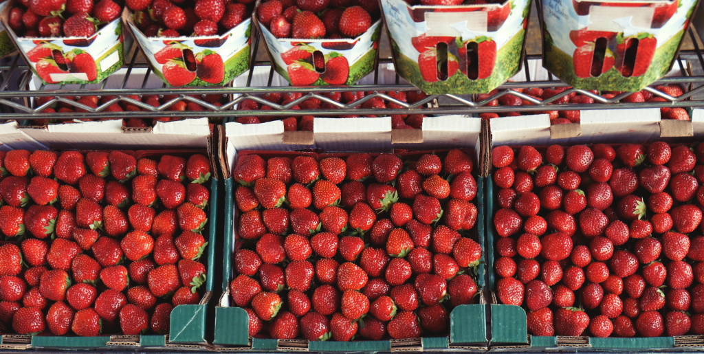 2014_09_10-Life-of-Pix-free-stock-photos-strawberry-market-fruit