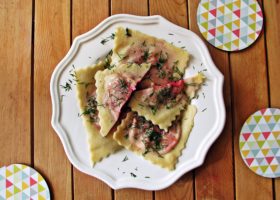 Ravioli z botwinką i ricottą